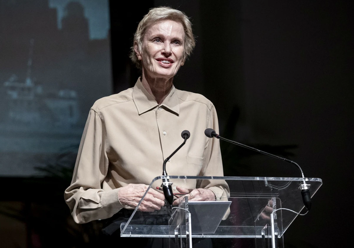 Siri Hustvedt en el homenaje a su fallecido esposo, Paul Auster, en el Círculo de Bellas Artes de Madrid.