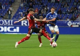 El Oviedo golea al Mirandés en pos de la zona de ascenso directo