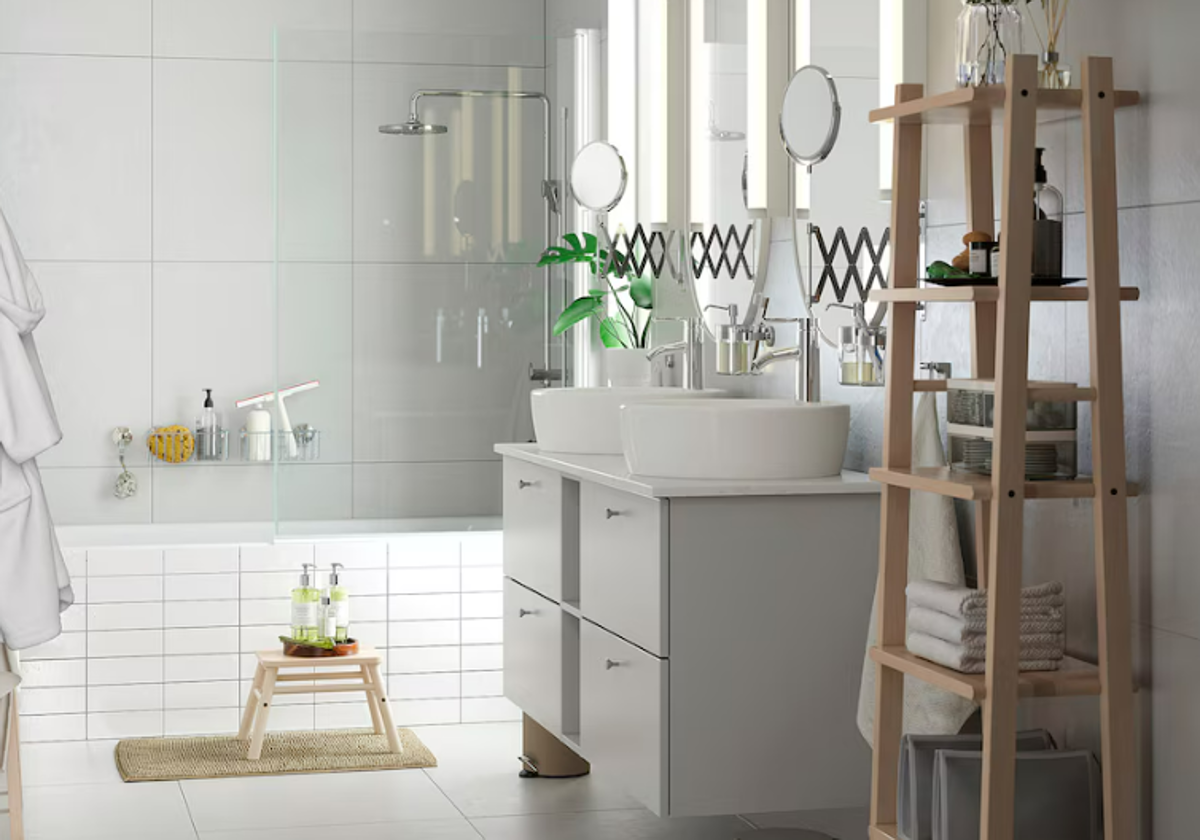 Aprovecha al máximo el espacio con estos organizadores para el baño de Ikea