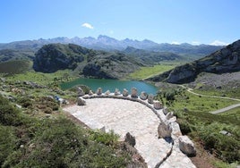 Vistas a la Peña Santa de Enol desde el mirador de la Princesa.