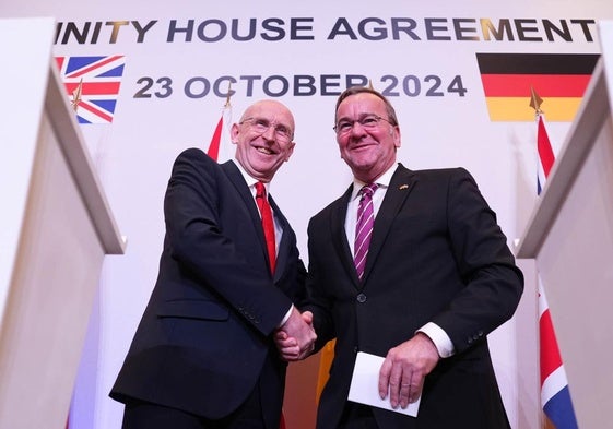 Los ministros de Defensa de Reino Unido y Alemania, John Healey y Boris Pistorius han firmado el acuerdo en una rueda de prensa.