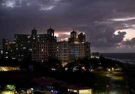 La Habana, capital de Cuba, va recuperando la electricidad poco a poco.