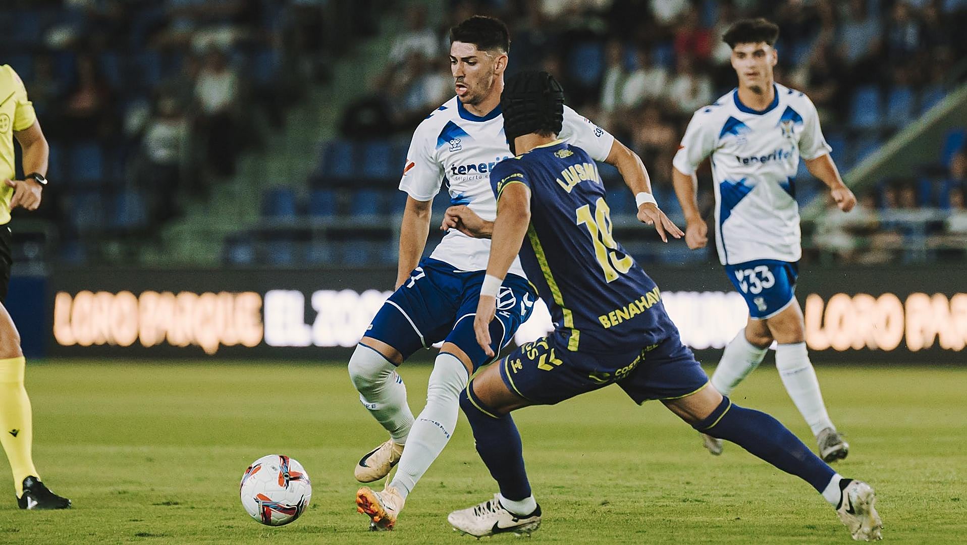El Tenerife iguala sin goles ante el Málaga y no abandona el farolillo