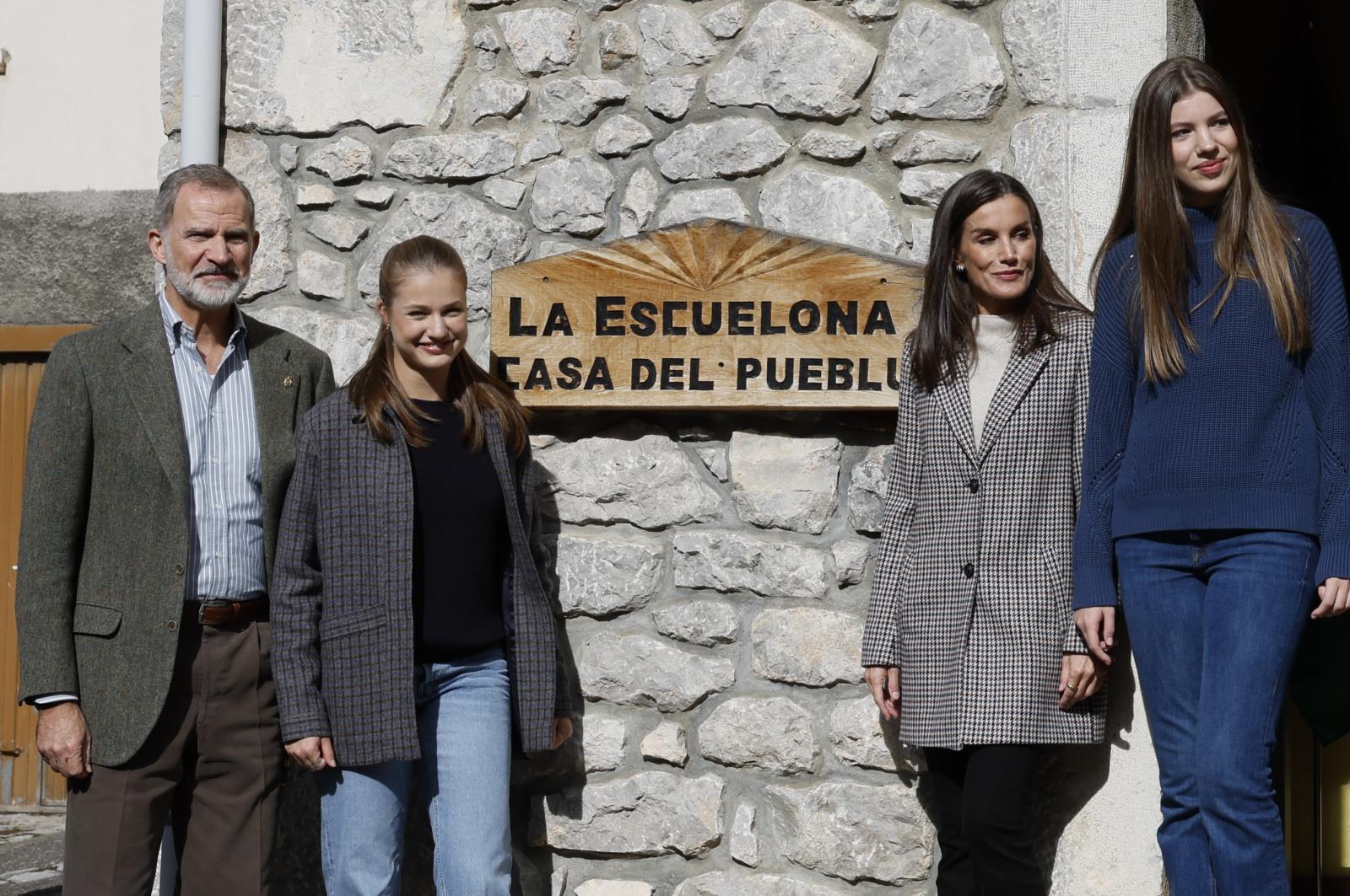 El rey Felipe, Letizia, la princesa Leonor y la infanta Sofía completan este sábado su agenda de actividades en Asturias con la visita a Sotres.