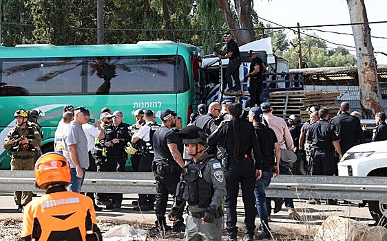 Al menos 35 heridos al lanzarse un camión contra una parada de autobús cerca de Tel Aviv