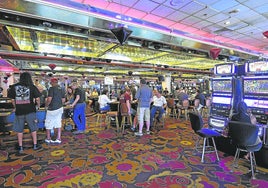 Interior de una de las salas del casino del Riviera Hotel, en Las Vegas.