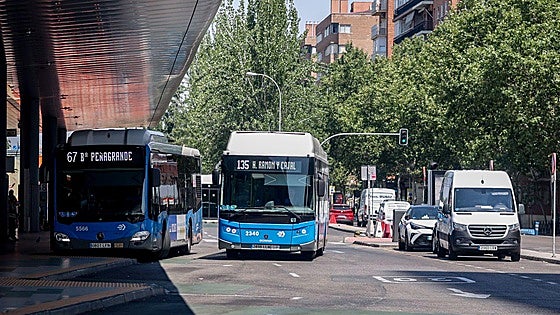 Los sindicatos califican de «éxito» la huelga de autobuses pese a unos servicios mínimos «abusivos»