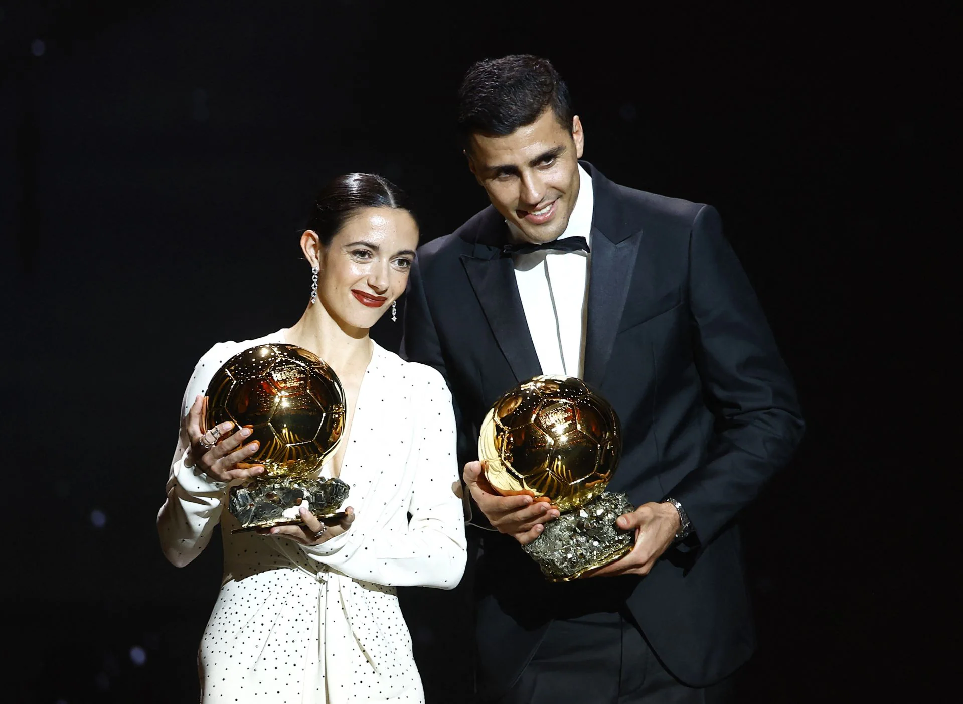 Aitana Bonmatí y Rodrigo Hernández lograron un histórico doblete de Balones de Oro para el fútbol español.