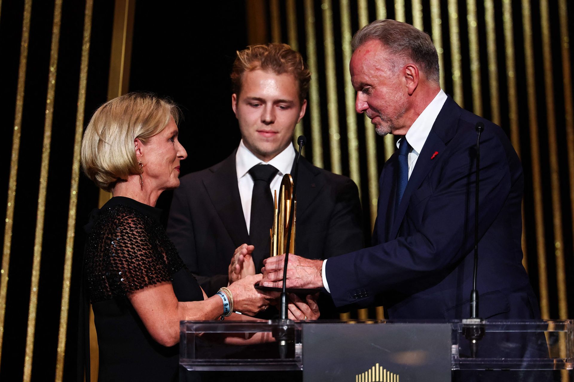 El momento más emotivo de la gala fue el tributo que se rindió al fallecido Franz Beckenbauer, campeón del mundo como futbolista y como entrenador con Alemania.