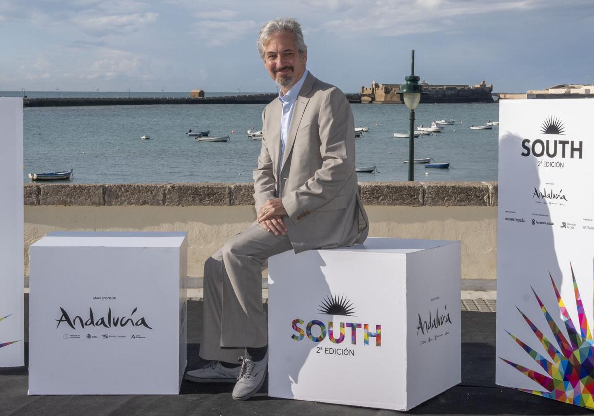 David Shore, posando para los medios de comunicación, en el South International Series Festival.