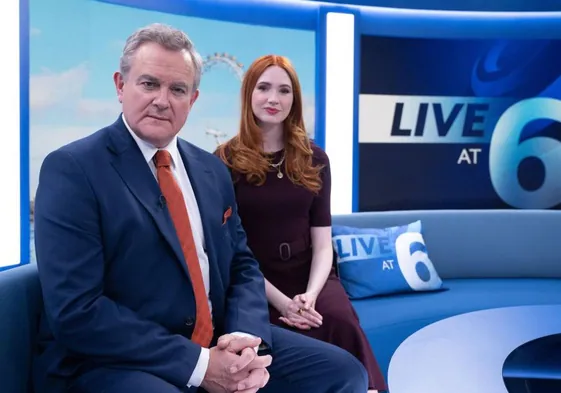 Hugh Bonneville y Karen Gillan en 'Douglas is Cancelled'.