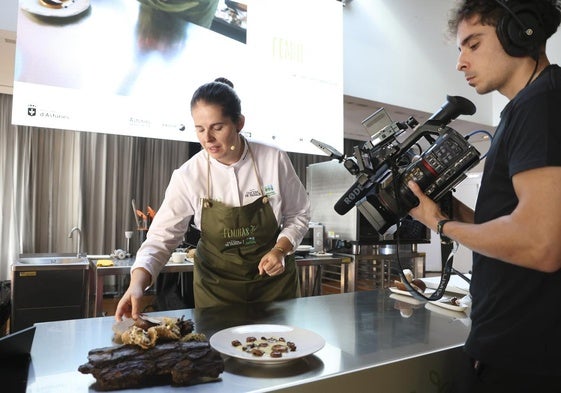 La cocinera soriana Elena Lucas presentó algunas de un menú donde todos los ingredientes principales son setas.