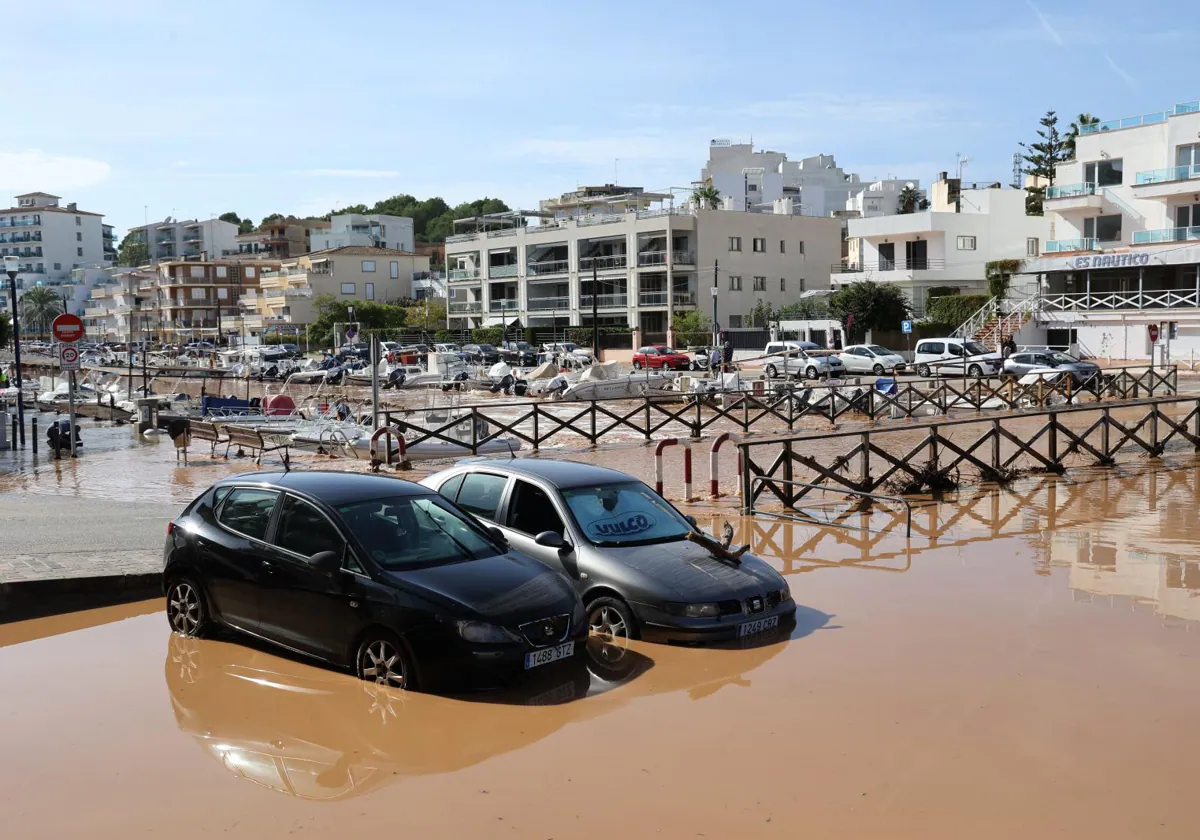 Varios coches arrastrados por el desbordamiento del torrente de Porto Cristo en Mallorca.