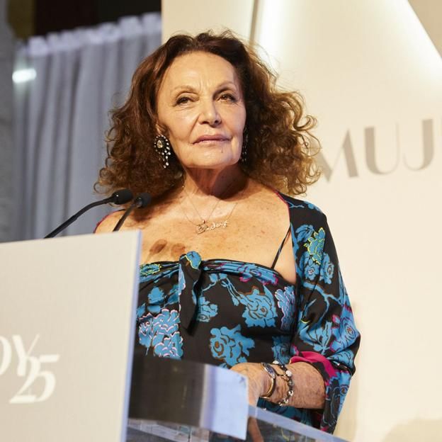 La diseñadora Diane von Furstenberg, durante su discurso tras recibir el Premio Mujerhoy.