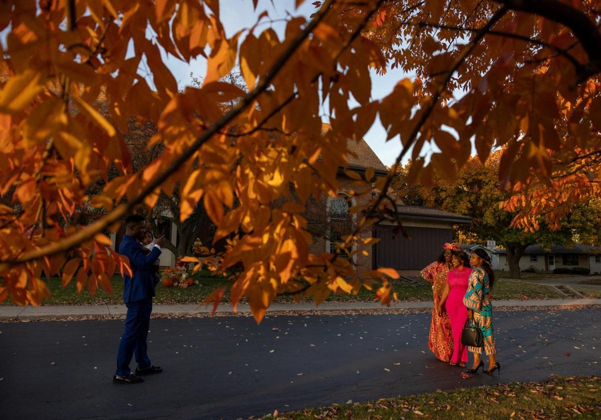 Una familia de la comunidad congoleña de Appleton, en Wisconsin, se fotografía antes de acudir a un oficio religioso.