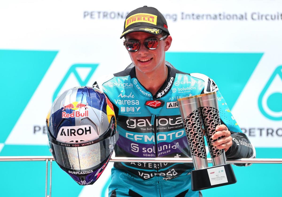 David Alonso celebra el triunfo en Sepang.