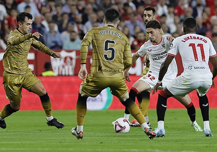 La Real Sociedad sigue fina a domicilio y frena la racha del Sevilla