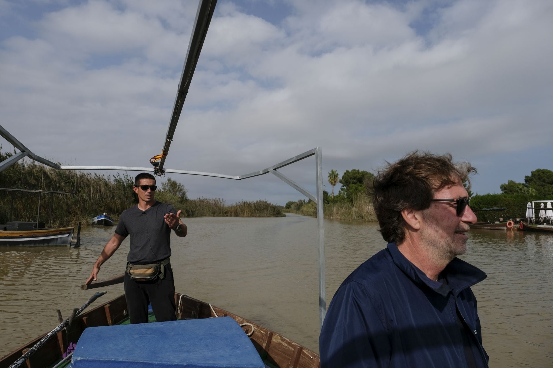 Barqueros y pescadores de La Albufera se han erigido en los mejores cicerones de la Guardia Civil para rastrear la gran laguna valenciana