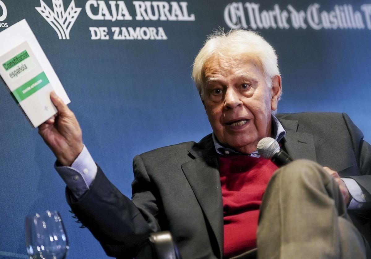 El expresidente Felipe González, otrora líder del PSOE, durante el foro