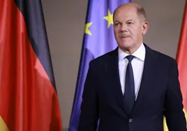 El canciller alemán, Olaf Scholz, tras comparecer ante los medios el jueves en Berlín.