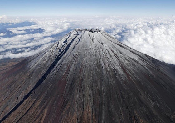 La cumbre del monte Fuji, cubierta de nieve, en una imagen del 7 de noviembre.