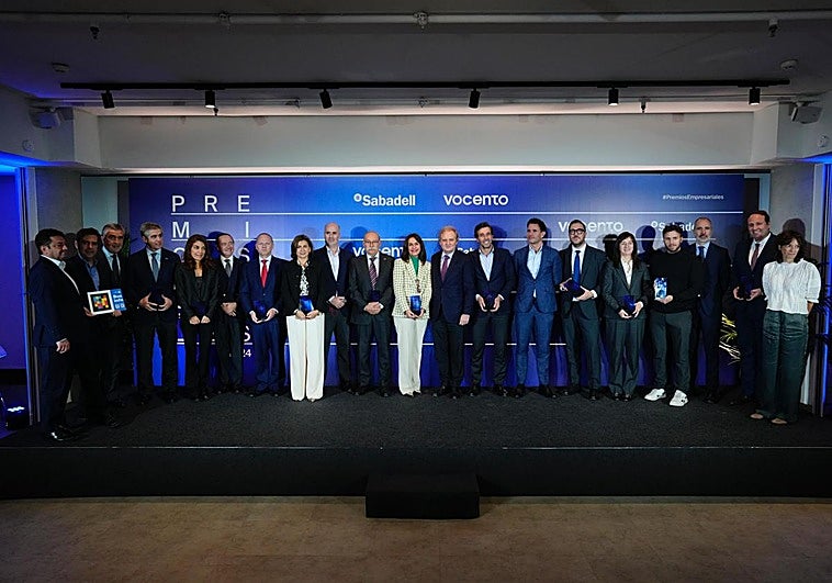 Los galardonados en la entrega de premios celebrada este lunes en la sede de Vocento (Madrid).