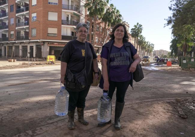 Vicenta Serna y Mari Carmen Zapata, en Catarroja.