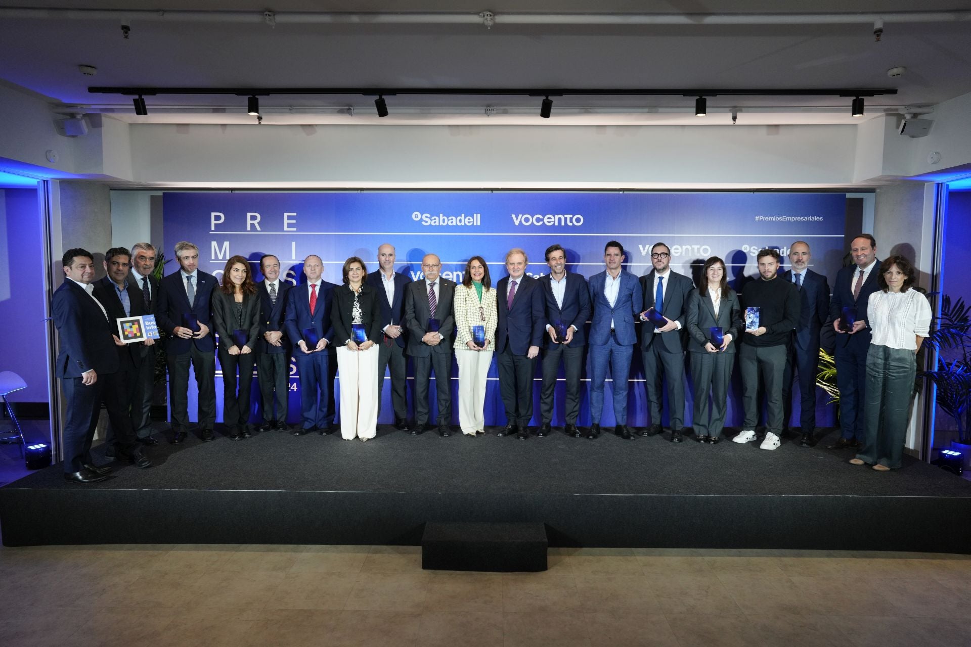 Todos los premiados durante el acto de entrega de los VIII Premios Empresariales de Vocento.