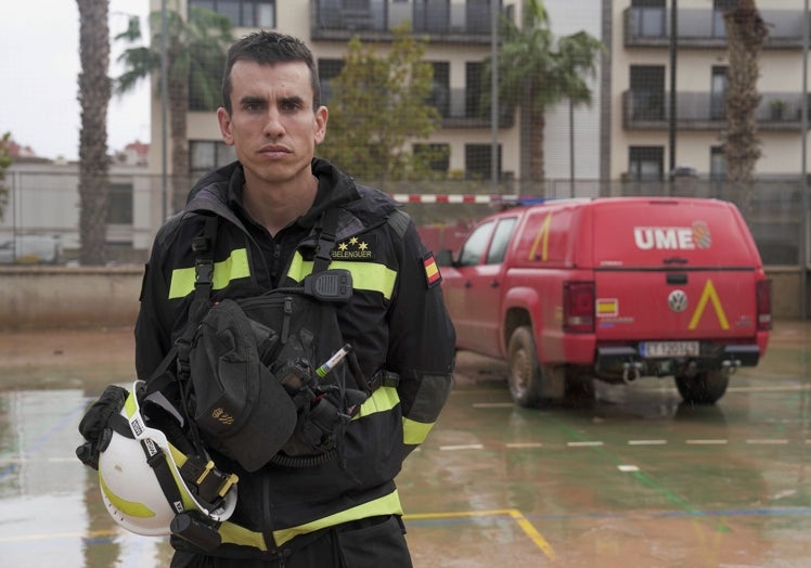 El capitán de la unidad de la UME en Paiporta, Miguel Belenguer.