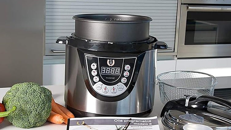 Esta olla exprés será tu mejor amiga para preparar tus platos calientes