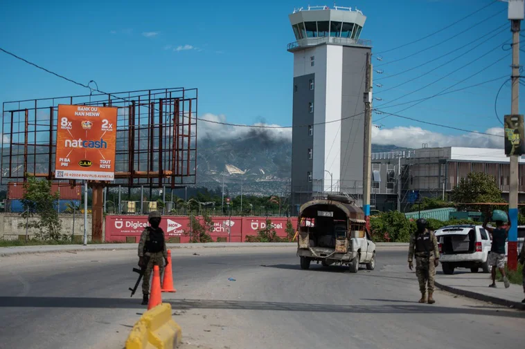 https://s3.ppllstatics.com/rc/www/multimedia/2024/11/14/aeropuerto-haiti--758x531.jpg