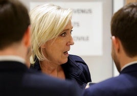 Marine Le Pen, a las puertas del tribunal.