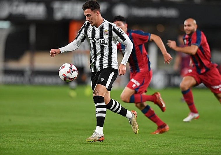 El Cartagena logra ante el Huesca su primera victoria de la temporada en casa