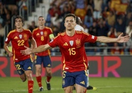 Bryan Zaragoza, con Bryan Gil en segundo plano, celebra su gol a Suiza.