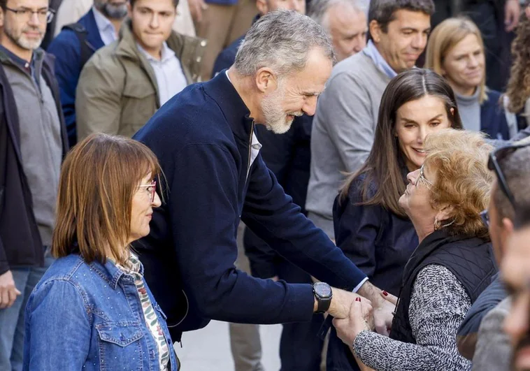 Los Reyes visitan la zona cero de la DANA dos semanas después de los altercados de Paiporta