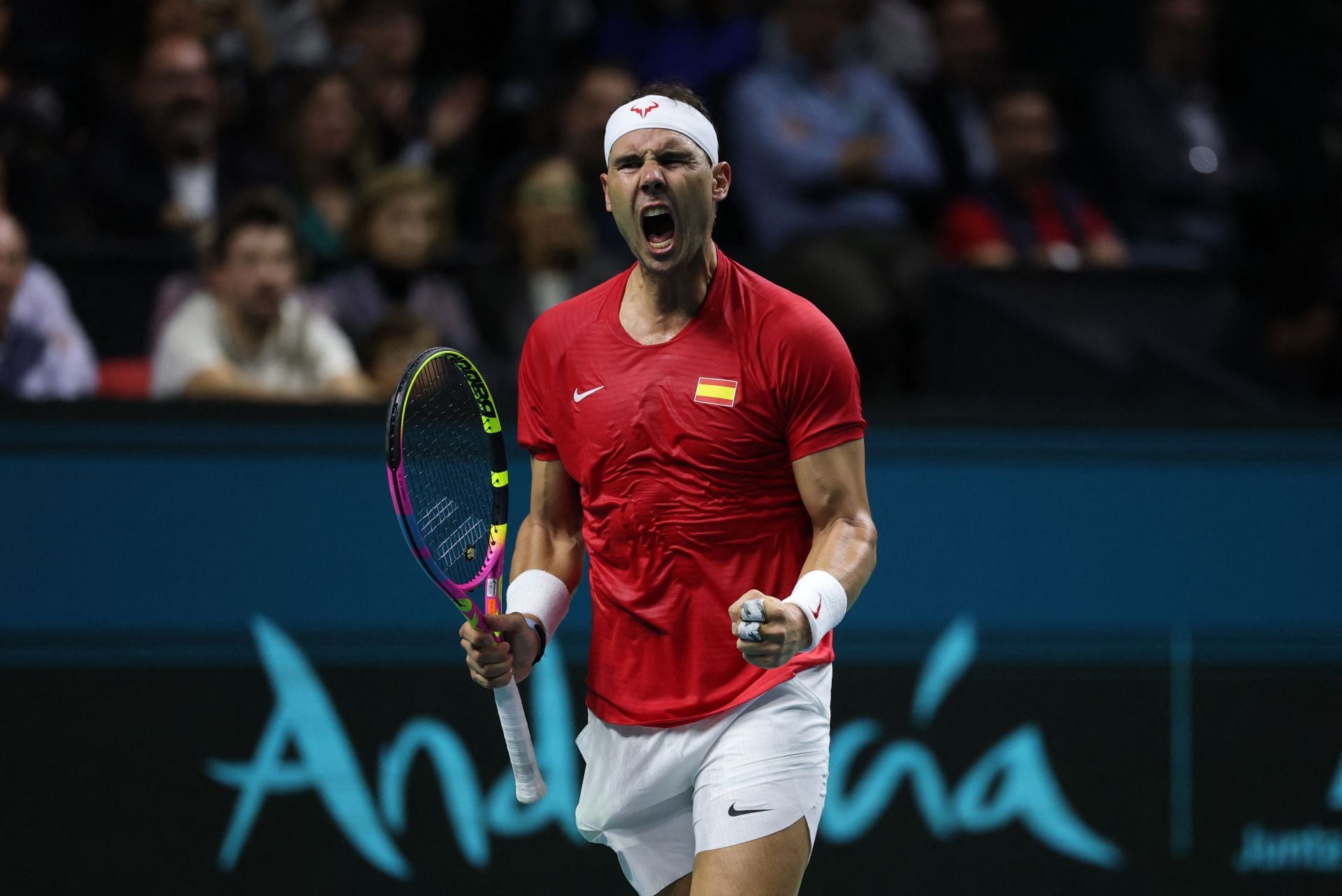 Rafa Nadal, todo garra, con su característica gesticulación tras anotarse un punto frente a Botic Van de Zandschulp.