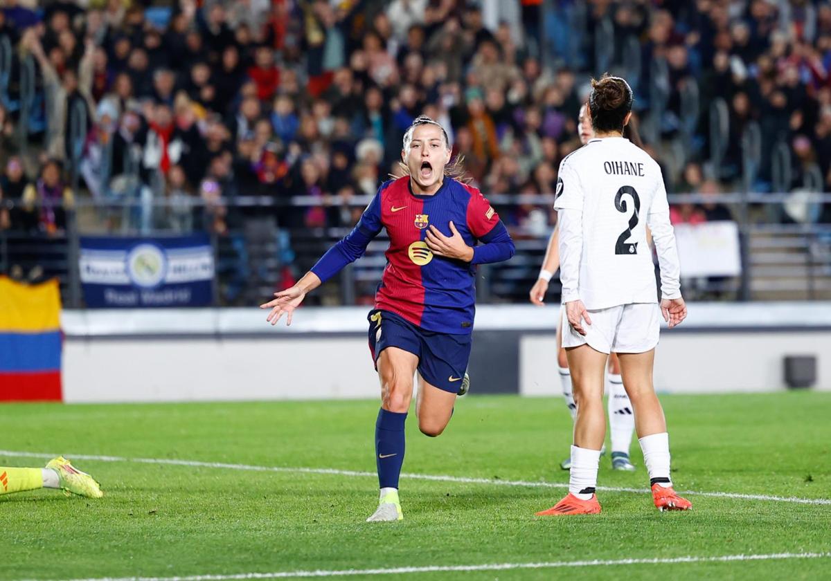 Claudia Pina celebra su gol ante el Real Madrid en el último clásico