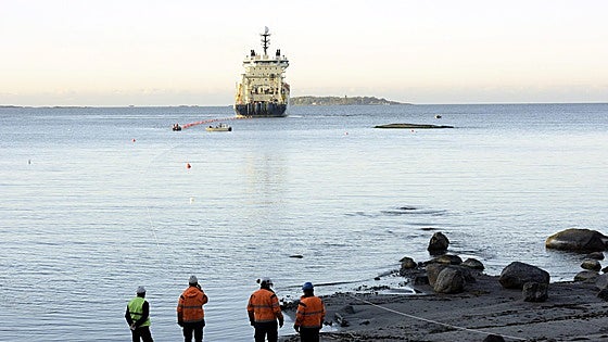 Barcos de la OTAN vigilan a un carguero chino sospechoso de cortar cables submarinos en el Báltico