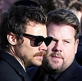 Harry Styles y el actor James Corden