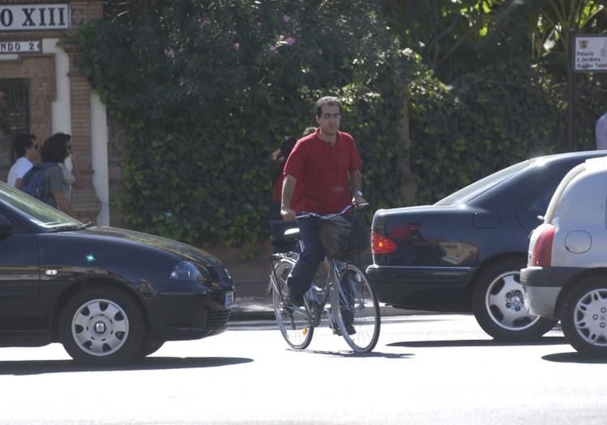 Bicis y coches comparten espacio en las ciudades