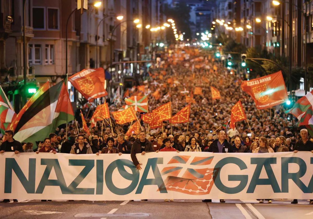 EH Bildu reúne a miles de personas en Bilbao para reivindicar «que somos una nación»