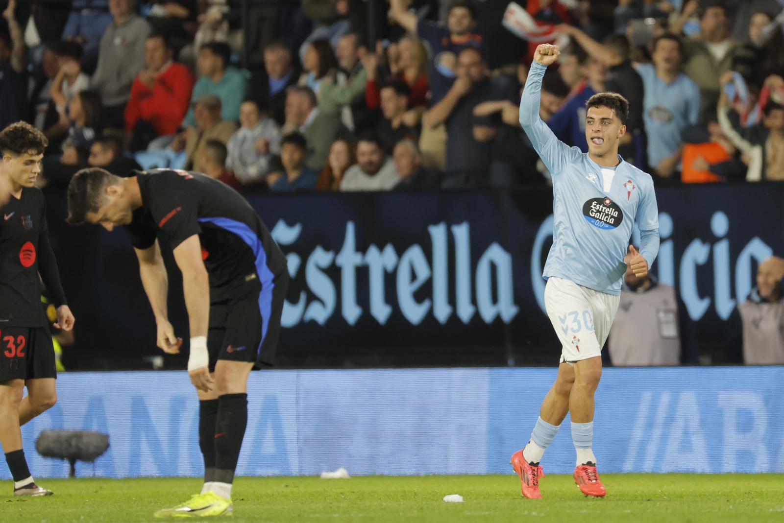 El delantero del Celta, Hugo Álvarez celebra un tanto ante el Barça