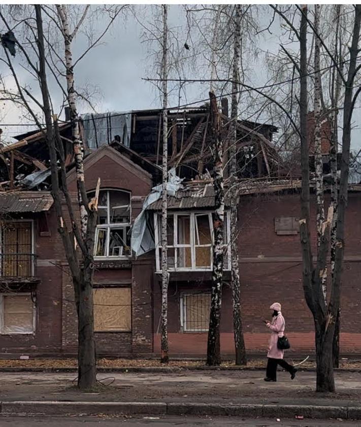 Imagen secundaria 2 - Los vecinos de Zelenski le dan la espalda