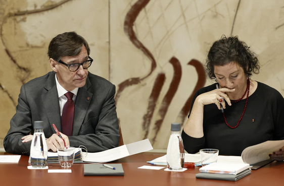 El presidente de la Generalitat, Salvador Illa, junto a la consellera de Economía y Finanzas, Alícia Romero