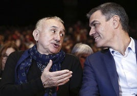 Pedro Sánchez junto a Pepe Álvarez, en el congreso de UGT en Barcelona.