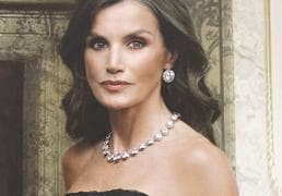 Los secretos de las joyas de la reina Letizia en el retrato de Annie Leibovitz: el conjunto de chatones de la reina Victoria Eugenia