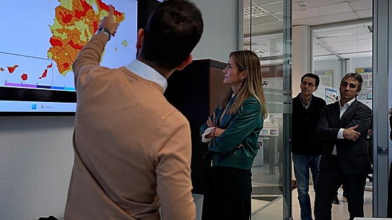 Aagesen visita la Aemet y da su apoyo «máximo» a la Agencia, cuestionada por el PP
