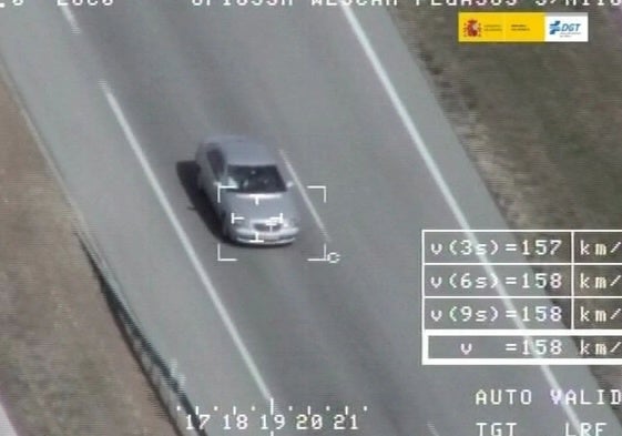 Vehículo captado por la DGT cometiendo una infracción