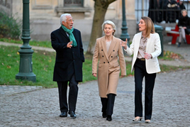 La presidenta de la Comisión Europea, Ursula von derl Leyen, junto a la presidenta del Parlamento Europeo, Roberta Metsola, y el presidente del Consejo Europeo, Antonio Costa