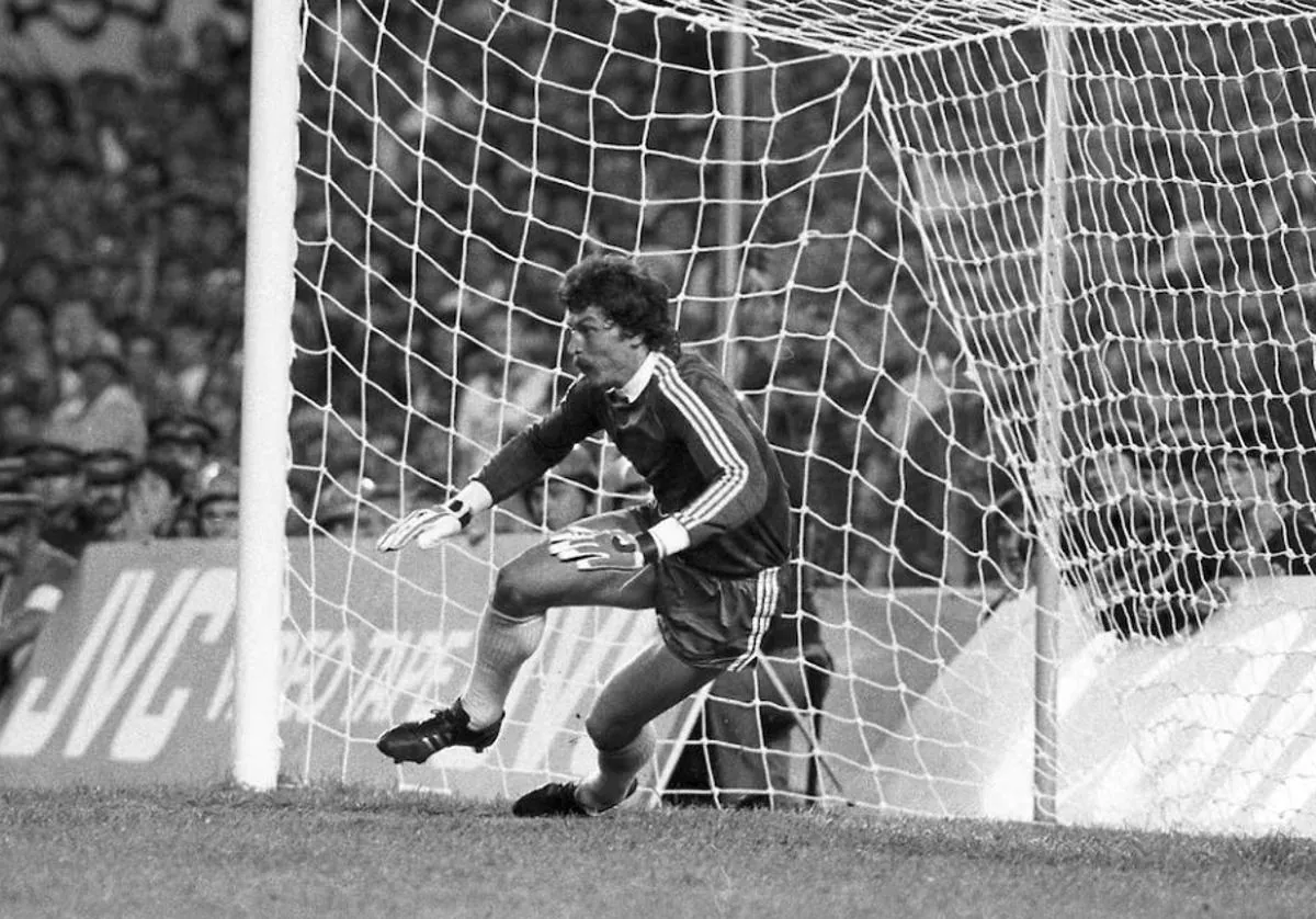 Helmuth Duckadam, durante la tanda de penaltis que decidió la final de la Copa de Europa de 1986.